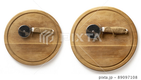 Round wooden pizza board and round knife Round wooden pizza board and round knife 89097108