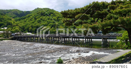 京都の渡月橋 89097601