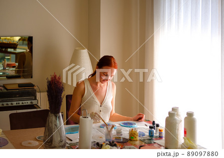 Woman making epoxy resin arts and crafts. 89097880