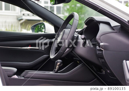 自動車イメージ 自動車の車内 運転席側 自動車イメージ 自動車の車内 運転席側 89100135
