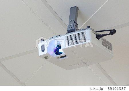 projector on the ceiling 89101387