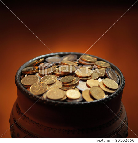 pot of golden coins 89102056