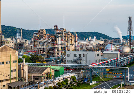 昼間の周南工場を撮影した明るい工場地帯 89105226