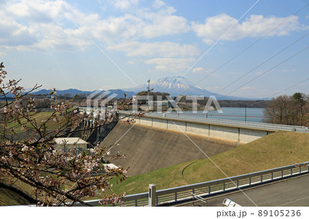 春の四十四田ダムから岩手山を望む 春の四十四田ダムから岩手山を望む 89105236