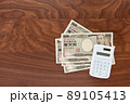 電卓とお金 89105413