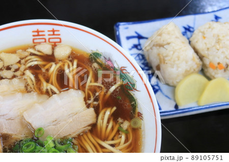 尾道ラーメンと因島しょうゆ飯にぎり 89105751