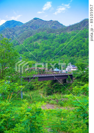 新旧の古河橋 松木川渓谷 初夏の風景 新旧の古河橋 松木川渓谷 初夏の風景 89105957