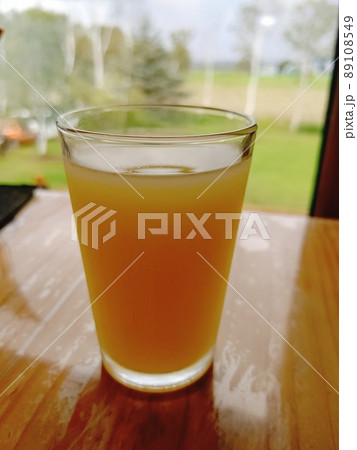 日射しに映える美味しい食べ物と飲み物 日射しに映える美味しい食べ物と飲み物 89108549