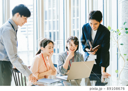 ビジネスシーン (会議、ミーティング) ビジネスシーン (会議、ミーティング) 89108676