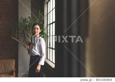 ミドルエイジの素敵な女性 89108969