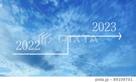 青空の上の段差イラストと2022と2023_ワイド 青空の上の段差イラストと2022と2023_ワイド 89109701