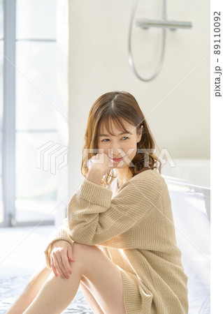 女性 バスルーム ポートレート 女性 バスルーム ポートレート 89110092