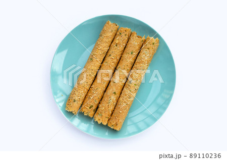 Crispy egg rolls with seaweed Crispy egg rolls with seaweed 89110236