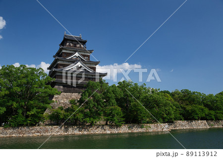 晴天の広島城、西側から(広島県広島市) 晴天の広島城、西側から(広島県広島市) 89113912