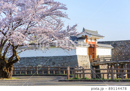 朝日を浴びる本丸一文字門　霞城公園　山形県 89114478