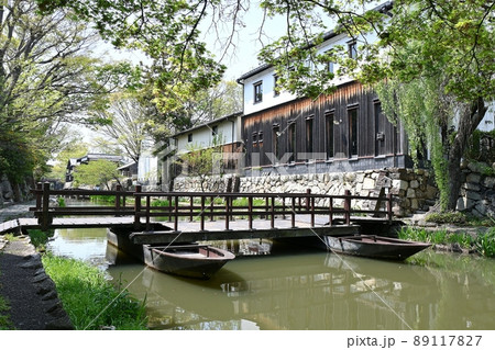舟を橋桁にした八幡堀の橋 舟を橋桁にした八幡堀の橋 89117827