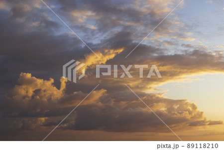 Beautiful sky with cloud before sunset Beautiful sky with cloud before sunset 89118210