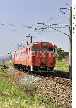 春の北海道北斗市で道南いさりび鉄道の普通列車の風景を撮影 89119729