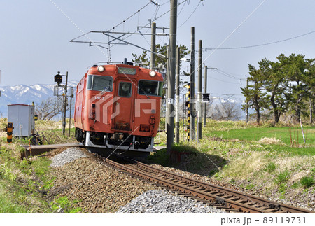 春の北海道北斗市で道南いさりび鉄道の普通列車の風景を撮影 89119731