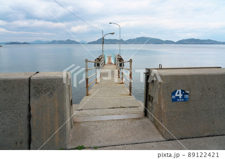 椿の島・大飛島の海に伸びる北浦桟橋1 岡山県笠岡市 椿の島・大飛島の海に伸びる北浦桟橋1 岡山県笠岡市 89122421