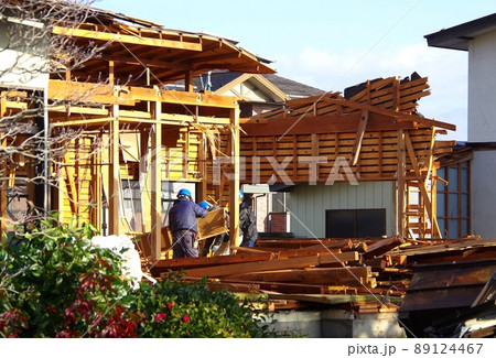 家屋の解体と資材の確保　再利用木材目的の家屋の解体 89124467