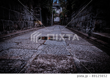 京都市東山区の路地を撮影 89125652