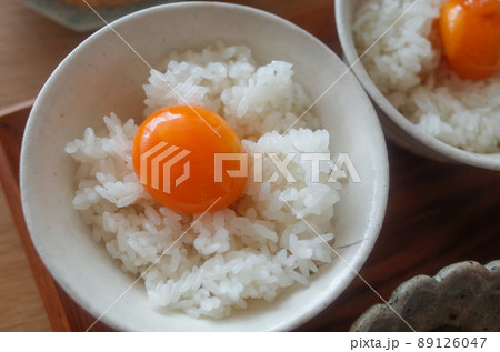 醤油漬けした黄身と白いご飯 醤油漬けした黄身と白いご飯 89126047