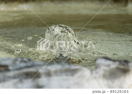 湧き出す泉 89126163