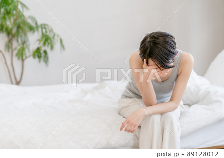 女性 ミドル ベッド 体調不良 女性 ミドル ベッド 体調不良 89128012