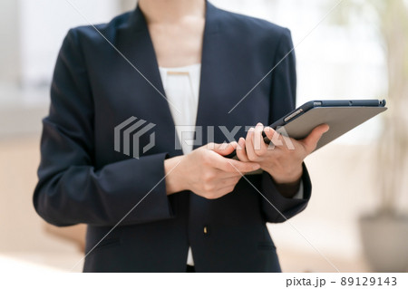 不動産 ビジネス 案内 女性 不動産 ビジネス 案内 女性 89129143
