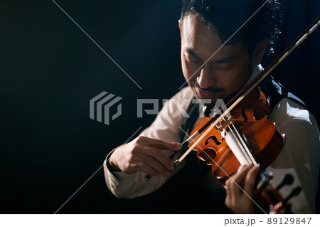髭のバイオリニスト 89129847