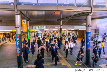 日本の川崎都市景観 東急電鉄　溝の口駅などを望む 89130437