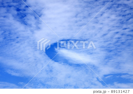 穴あき雲 89131427