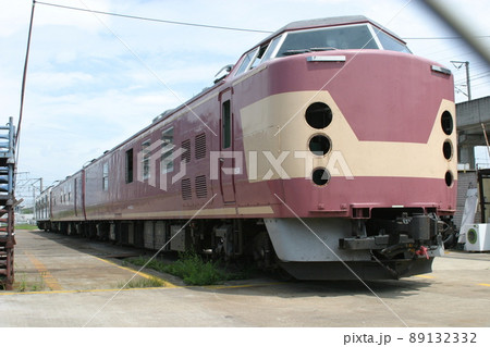 JR郡山工場で解体前の電気検測試験車クモヤ443-1とクモヤ442-1① 89132332