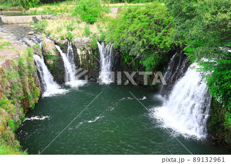 【鹿児島県】新緑の板井手滝（金山滝） 89132961