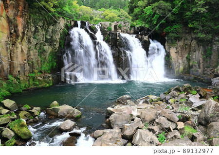 【宮崎県】新緑の関之尾滝（日本の滝百選） 89132977