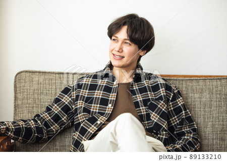 若い男性　ポートレート 89133210