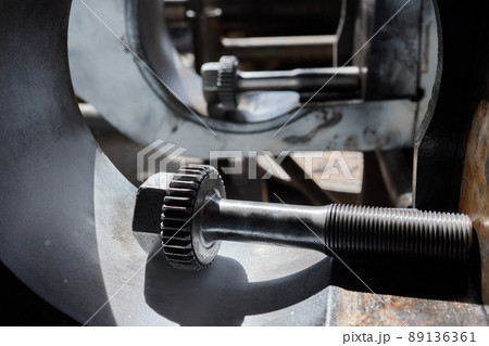 Close up of the CNC lathe jaw clamping raw material steel rod .Steel Cylinder part after turning process. Hi-precision CNC machining concept.Raw material steel rod for CNC lathe precess. 89136361