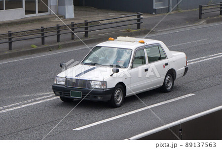 タクシー　市街地 89137563