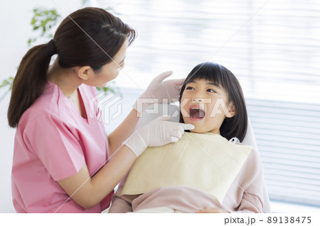 小児歯科 子供 女の子 89138475