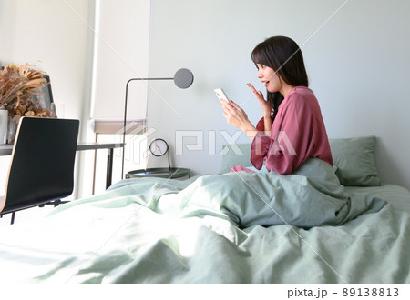 女性のライフスタイル・ベッドルーム編（パジャマスタイル） 89138813