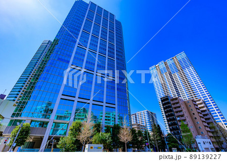東京 港区白金の都市風景 NBFプラチナタワーと白金タワー 東京 港区白金の都市風景 NBFプラチナタワーと白金タワー 89139227