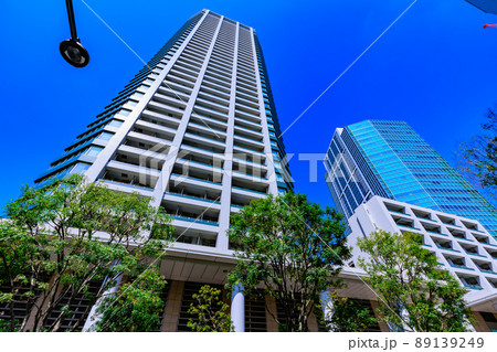 東京　港区白金の都市風景　NBFプラチナタワーと白金タワー 89139249