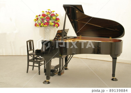 発表会会場のピアノ 89139884