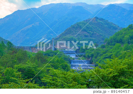 大畑沢緑の砂防ゾーン　大規模砂防ダム　駐車場付近からの眺め　初夏の風景　　　 89140457