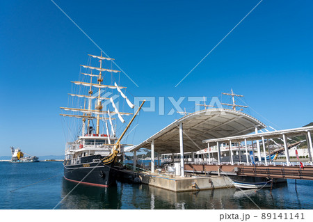 兵庫県南あわじ市 福良港に停泊中の鳴門海峡うずしおクルーズ用の咸臨丸 兵庫県南あわじ市 福良港に停泊中の鳴門海峡うずしおクルーズ用の咸臨丸 89141141
