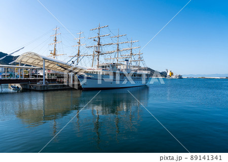 兵庫県南あわじ市 福良港の鳴門海峡うずしおクルーズ船乗り場に停泊中の日本丸 兵庫県南あわじ市 福良港の鳴門海峡うずしおクルーズ船乗り場に停泊中の日本丸 89141341