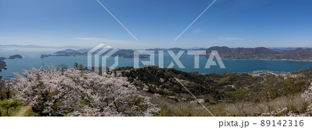 春の積善山山頂からの眺め（愛媛県岩城島） 89142316