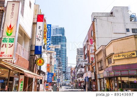 八王子駅北口　路地の商店街 89143697