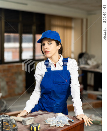 Female foreman standing inside building under construction 89146445